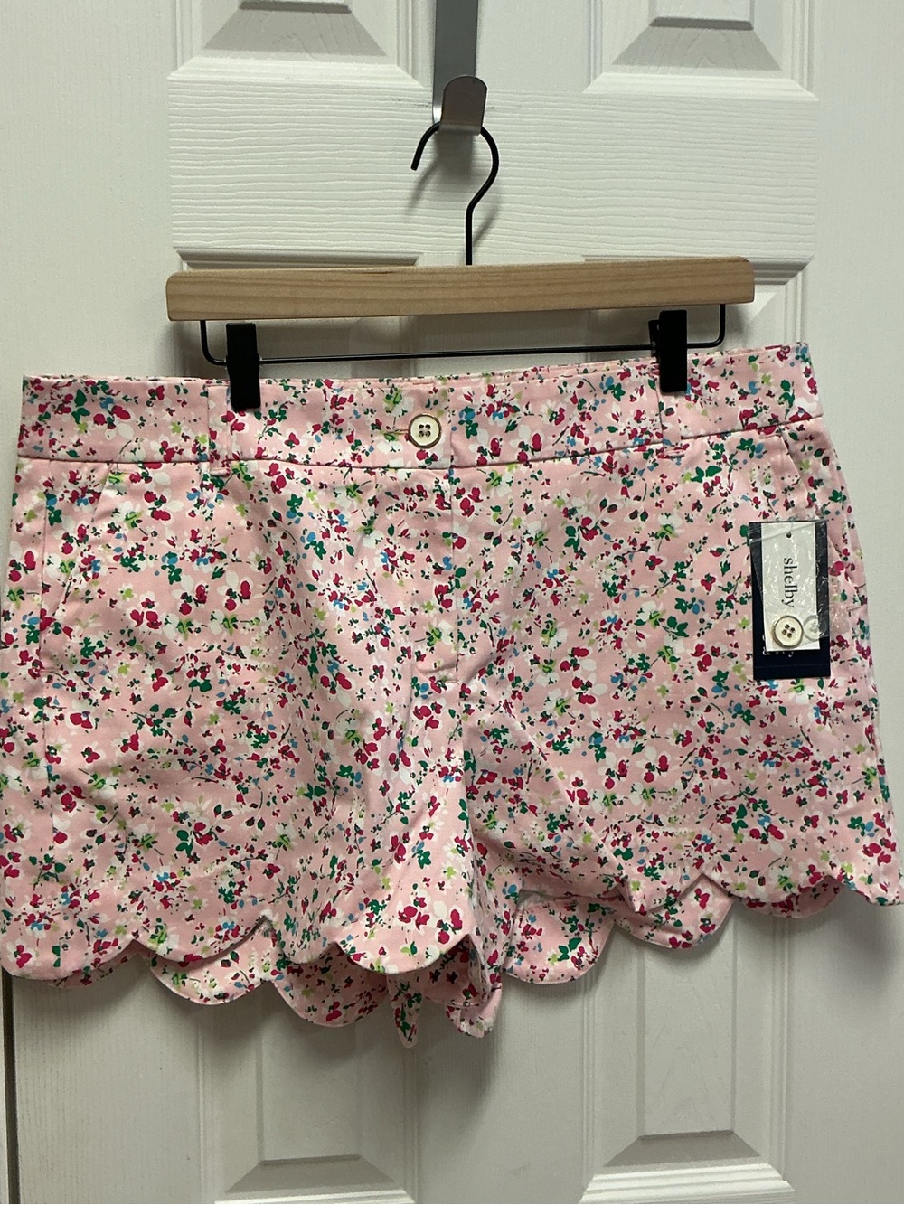 Crown & Ivy SZ 14 Pink Ditsy Shelby Scallop Hem 4” Inseam Shorts NWT